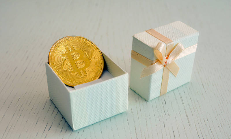 5 Easy Ways to Give Bitcoin as a Gift