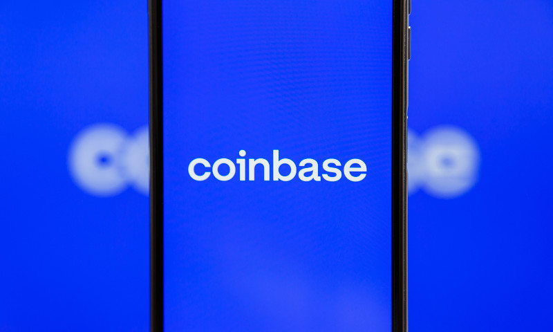 Crypto News Roundup – Coinbase Under SEC Scrutiny, Solana Crashes, and Binance SEO Sues Bloomberg